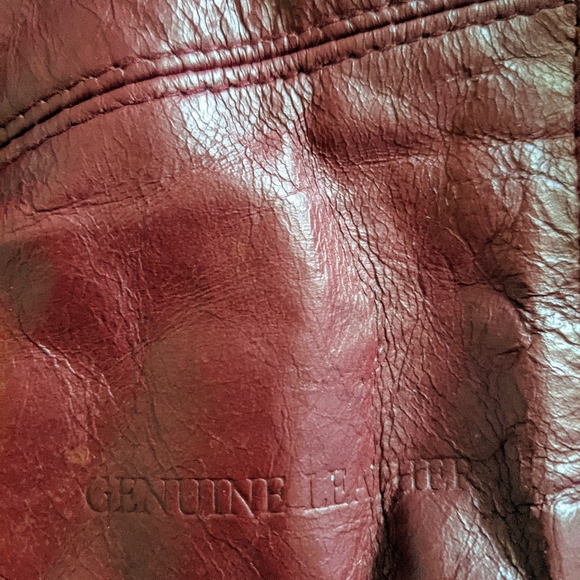 Buxton Red Leather Shoulder Bag - Picture 6 of 10